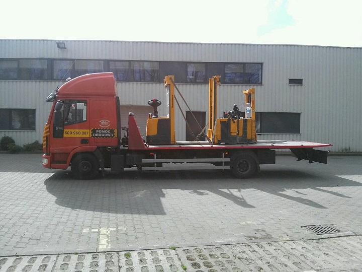 Transport traktorów opryskiwaczy przyczep Poznań