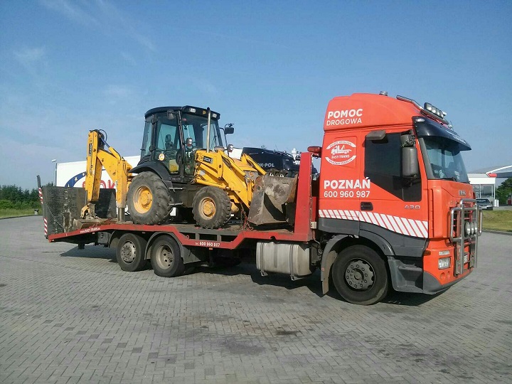 Transport traktorów opryskiwaczy przyczep Poznań